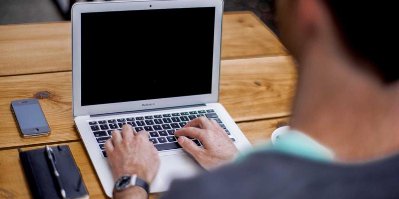 化工原料新突破：腙类衍生物作为新型抗菌剂的合成与构效关系深度解析