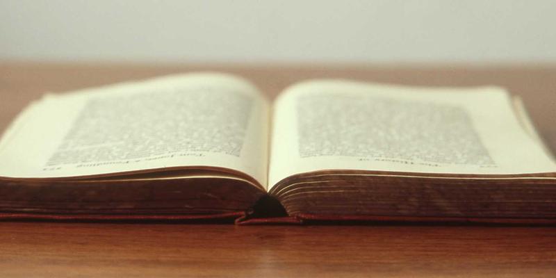 腙衍生物：新一代有机电致发光材料的设计策略与性能优化